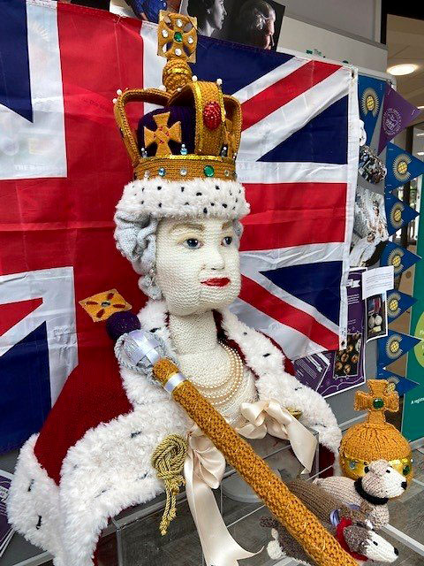 Photo of a knitted effigy of a monarch.